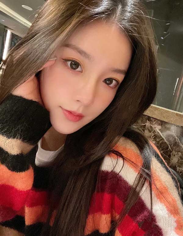 巴黎伴游大学生